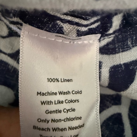 Talbots Navy and White Floral Plus sized Women's Top - Picture 8 of 8